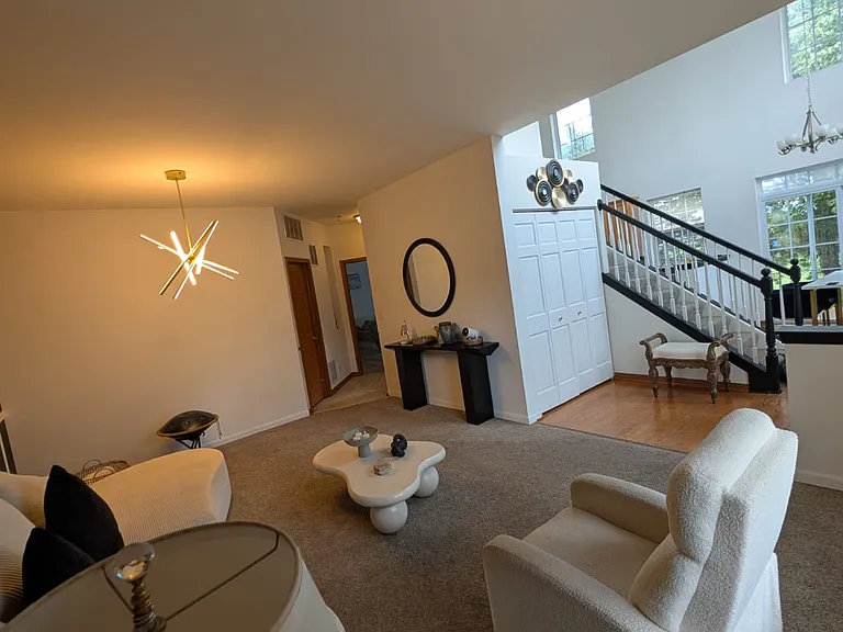 142 W Park Ave #D — Photo 4