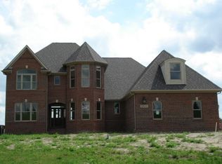 10523 Stoney Point Dr, South Lyon, MI