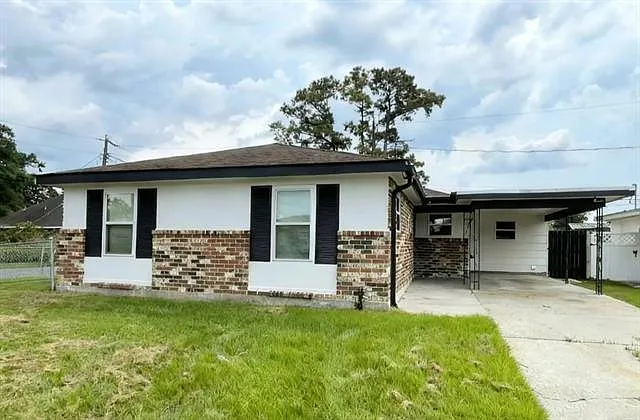 5117 Eighty Arpent Rd