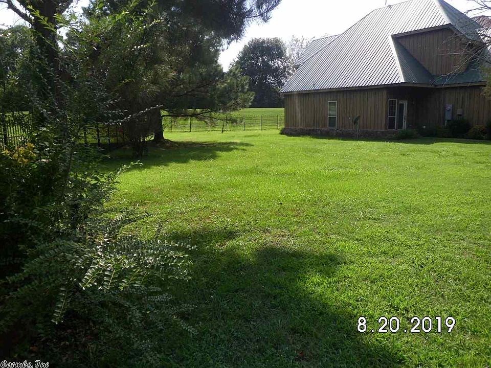 2nd image of 10 Plum Dr
