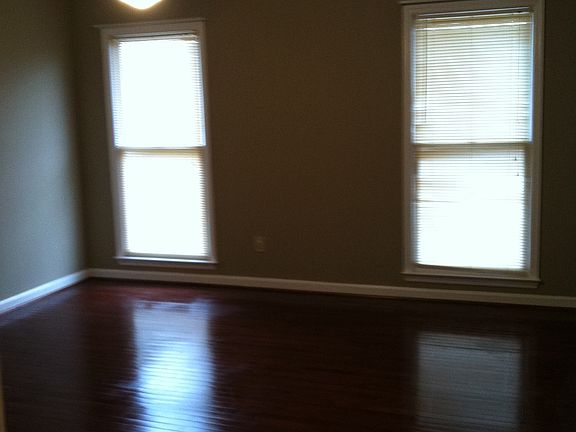Master Bedroom w/ Large walk in closet