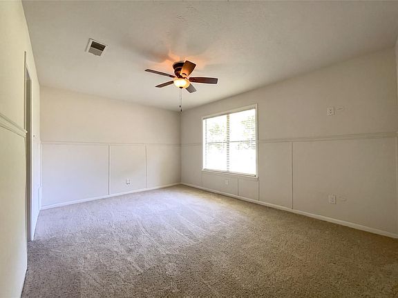 4th image of 241 Greenbriar Dr