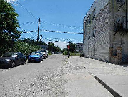 4th image of 13338 Amber St