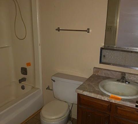 4th image of 11917 Grand Ave NE