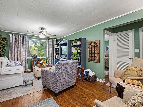 4th image of 1504 Skyline Dr