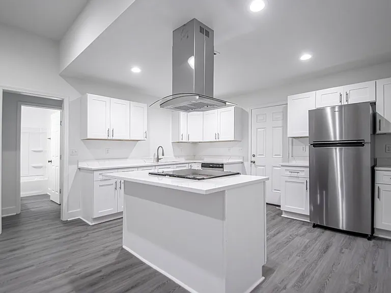 306 S Schiller St — Photo 1