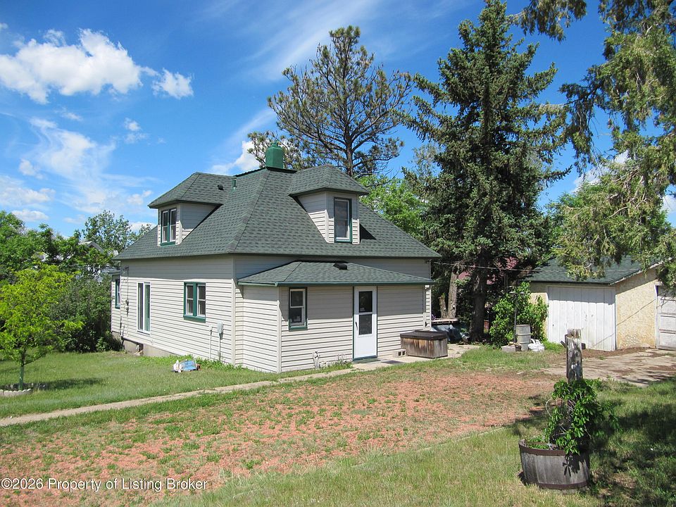 1st image of 384 1st Ave NE