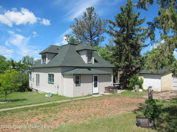 384 1st Ave NE, Beach, ND 58621