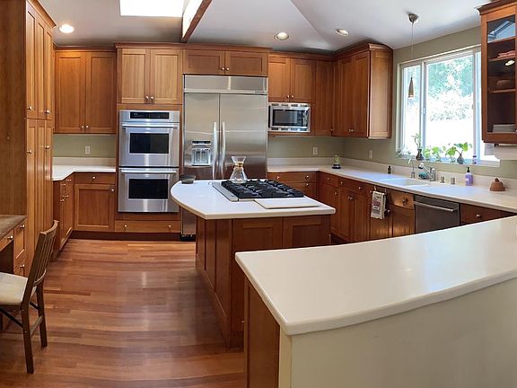 3rd image of 1625 Wellesley Dr