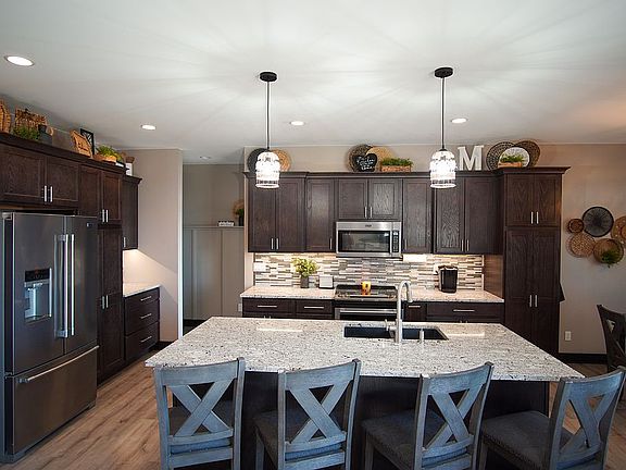 3rd image of 3095 Ridgeview Dr