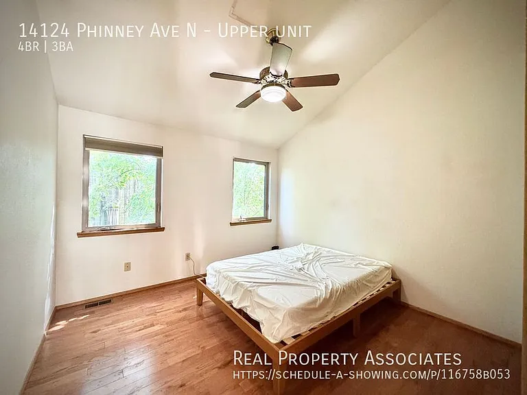 14124 Phinney Ave N #UPPER — Photo 37