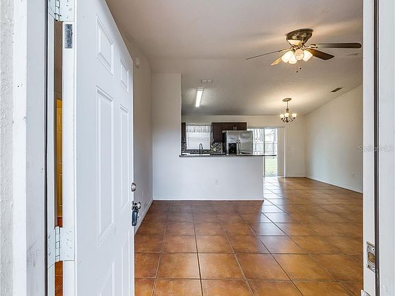 5th image of 23 Bradford Ct