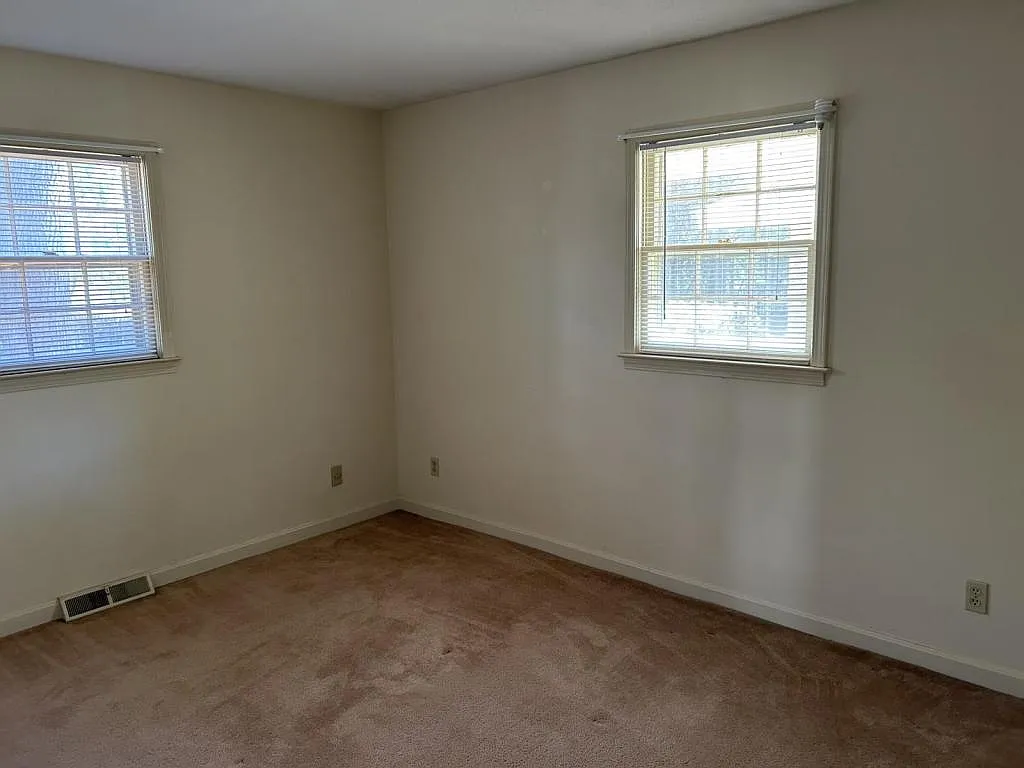 604 Plum Dr.- Unit B — Photo 3