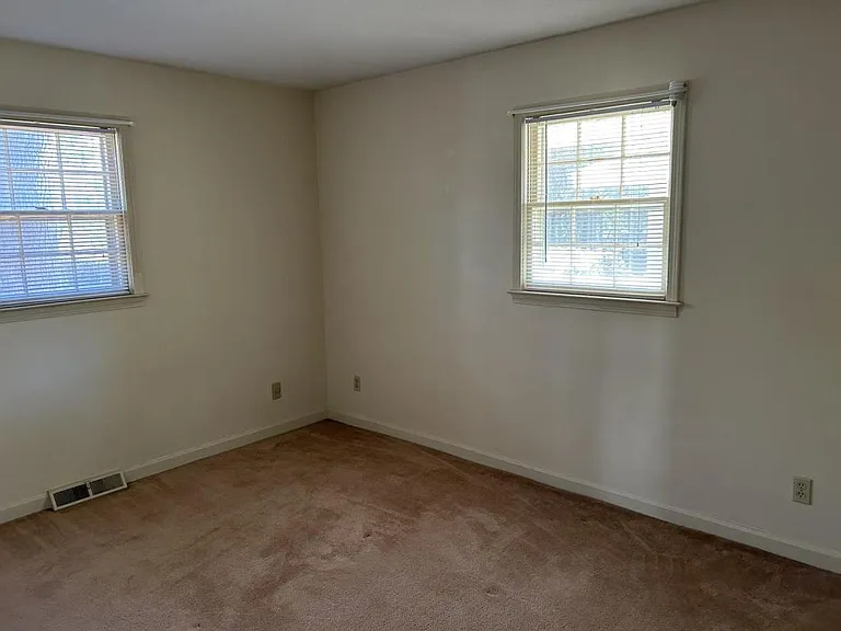 604 Plum Dr #B — Photo 3