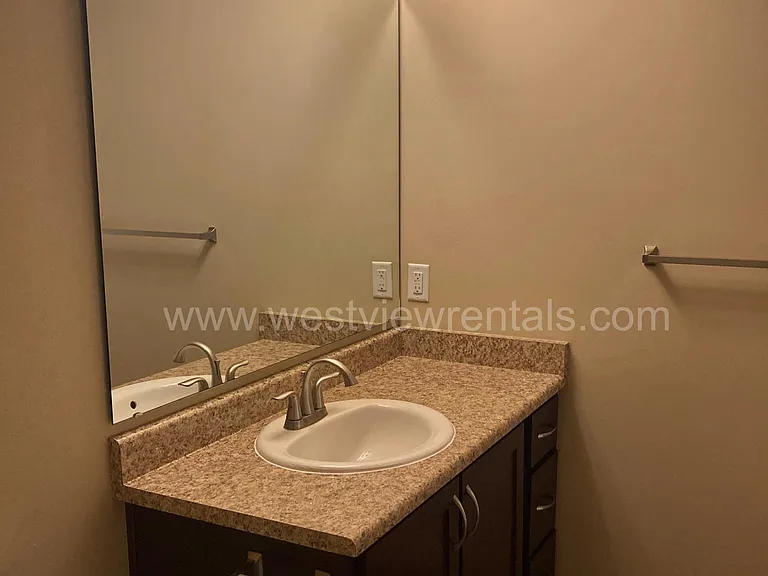 200 E Maple St — Photo 144