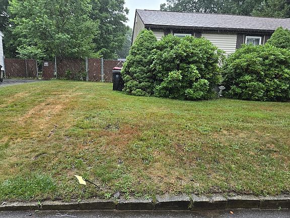 4th image of 145 Drew Ave