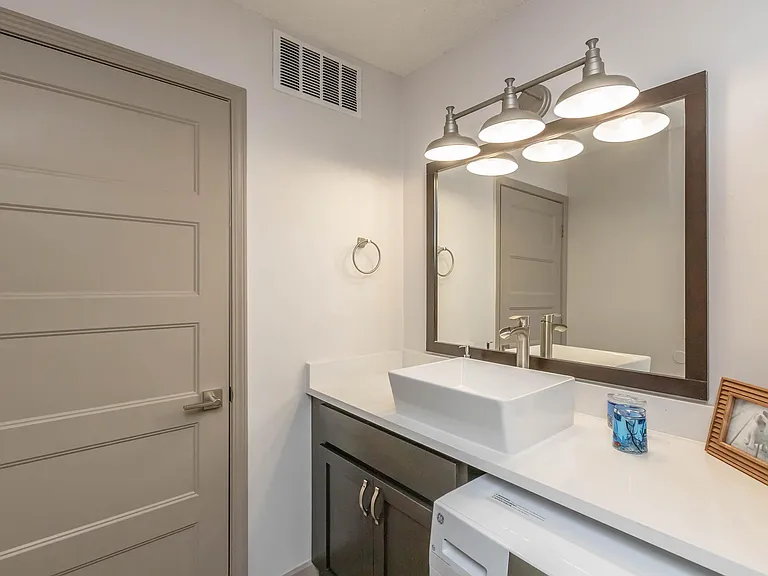 Sunrise Apartments — Photo 14