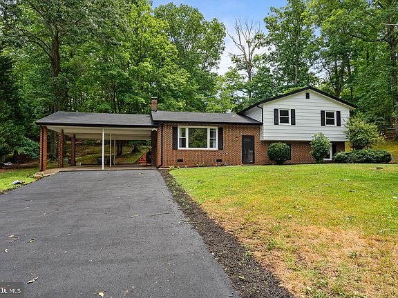 3rd image of 22856 Gunston Dr