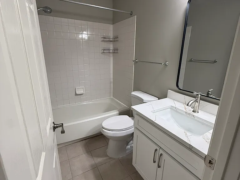 2427 Clover Field Cir — Photo 32