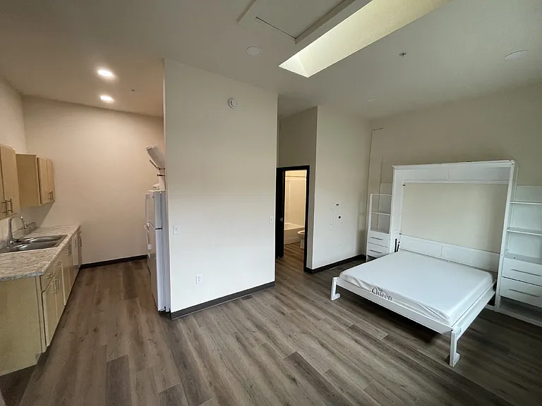 95 N Washington St #6 — Photo 4
