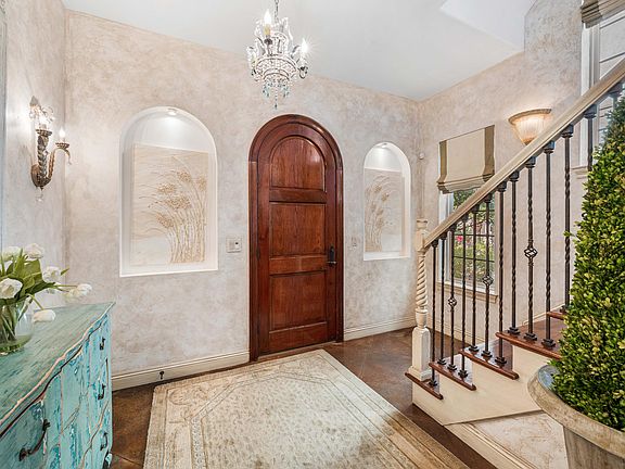 5th image of 22 Saint Tropez Ct