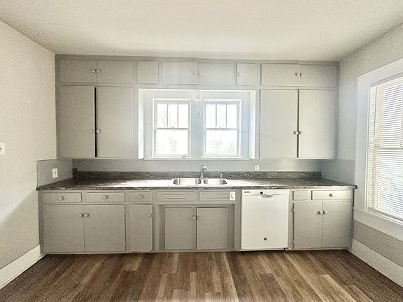5th image of 2613 N Elm St #A
