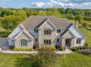 S60W23853 Coyote Xing, Waukesha, WI 53189