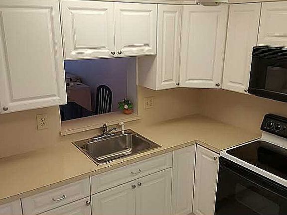 Home For Sale In Meadowbrook