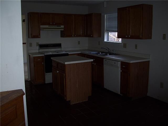 2nd image of 14 Ridge Pond Dr