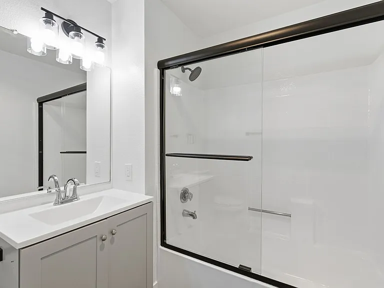 2030 Ivar Avenue — Photo 13