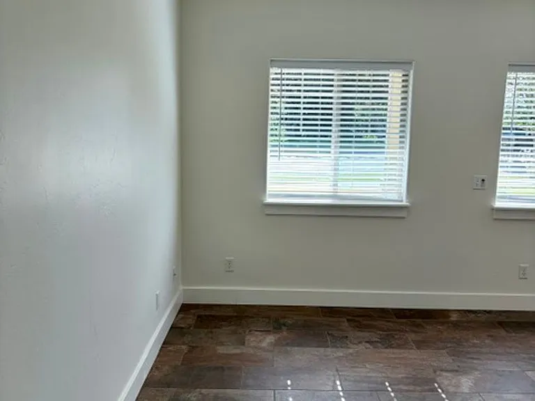 611 N 15th Ave — Photo 4