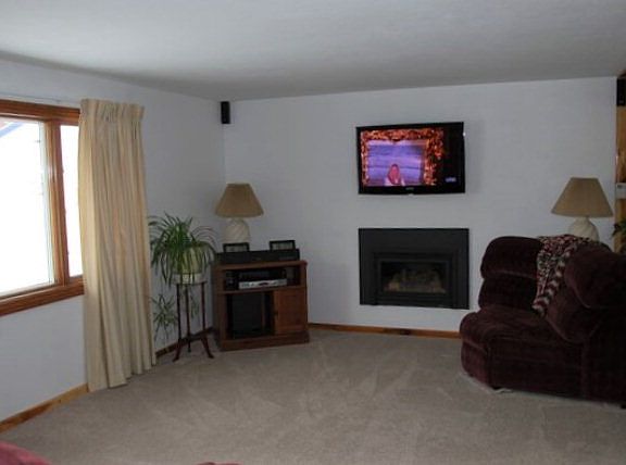 3rd image of 1885 Camrose St