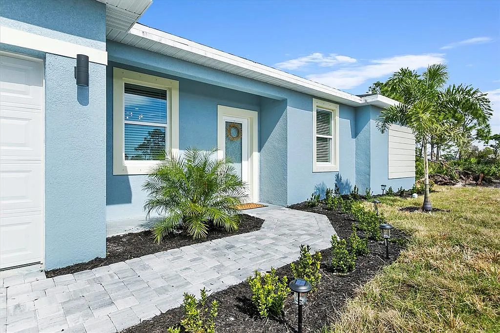 4 bed, 2.0 bath, 1636 sqft, $2,600 — Photo 1