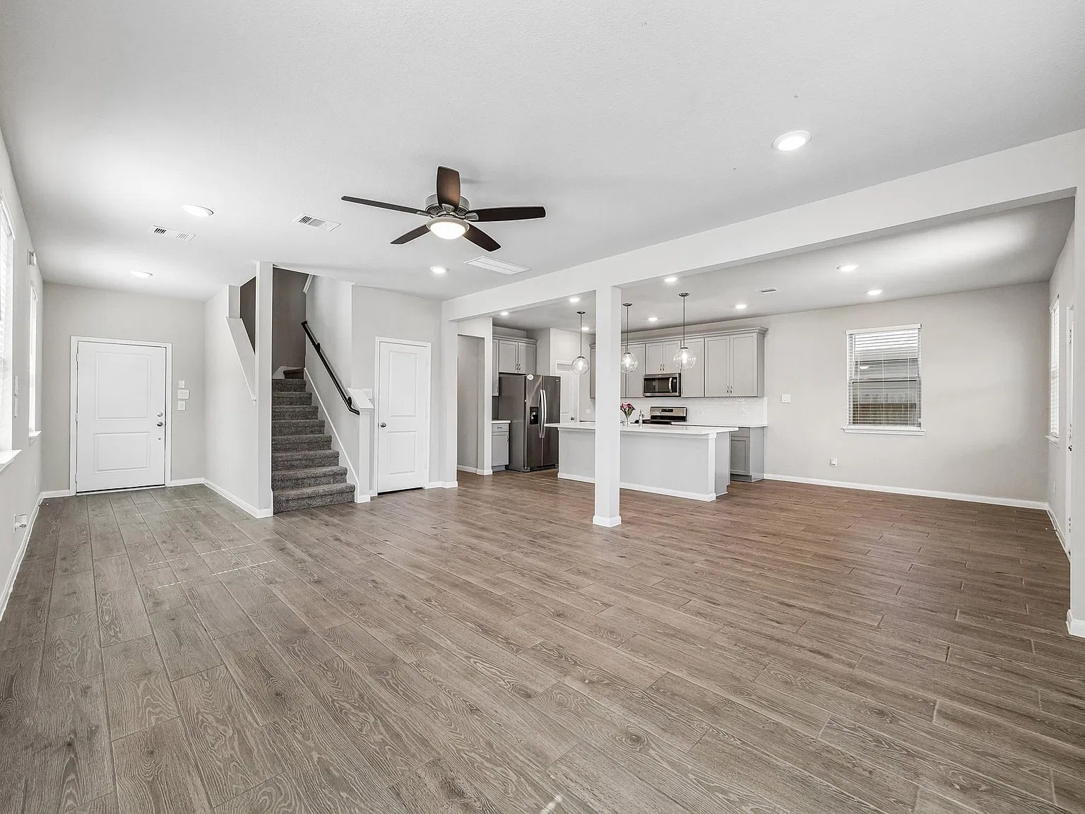 4 bed, 2.5 bath, 2272 sqft, $2,200 — Photo 2