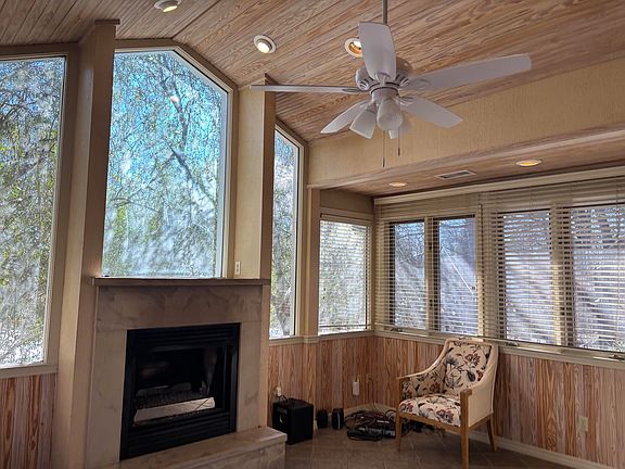 3rd image of 1935 Bethesda Rd