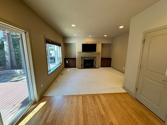 4th image of 16121 Northup Way