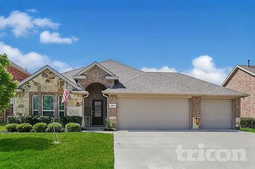 3105 Oak Crest Dr Photo 1