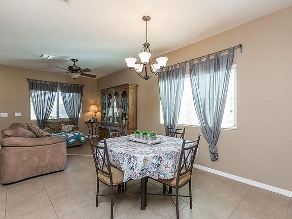 5th image of 363 W Evergreen Pear Ave