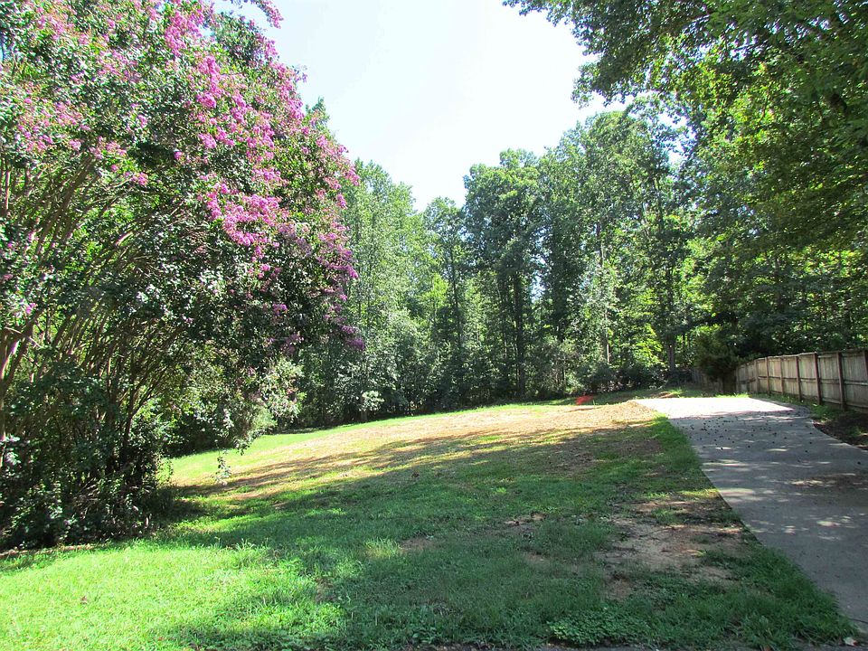 1st image of 174 Huntley Dr