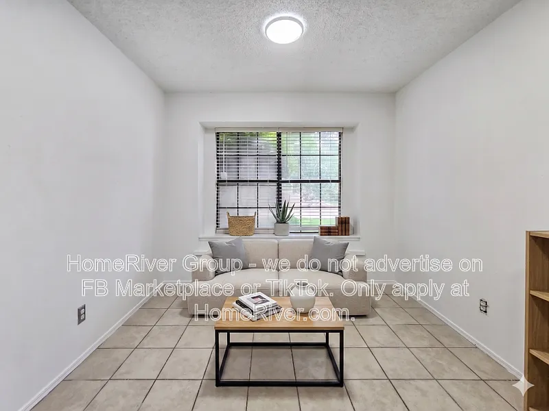 3 bed, 2.0 bath, 1356 sqft, $1,649 — Photo 2
