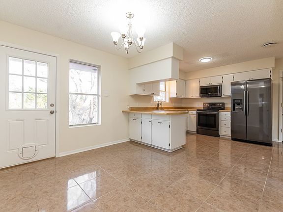 4th image of 139 Valley View Dr S
