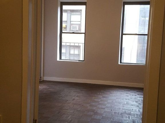 4th image of 330 W 49th St APT 3RE