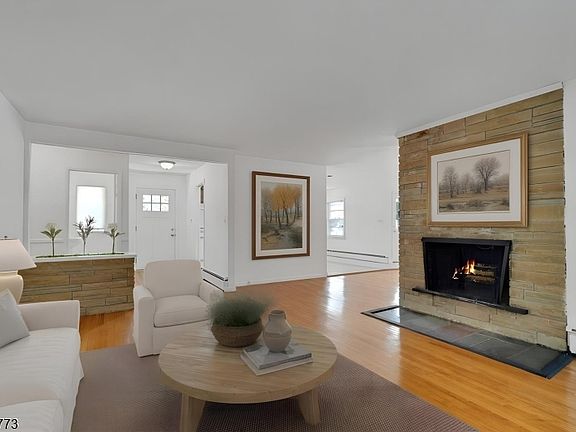5th image of 403 W Oakland Ave