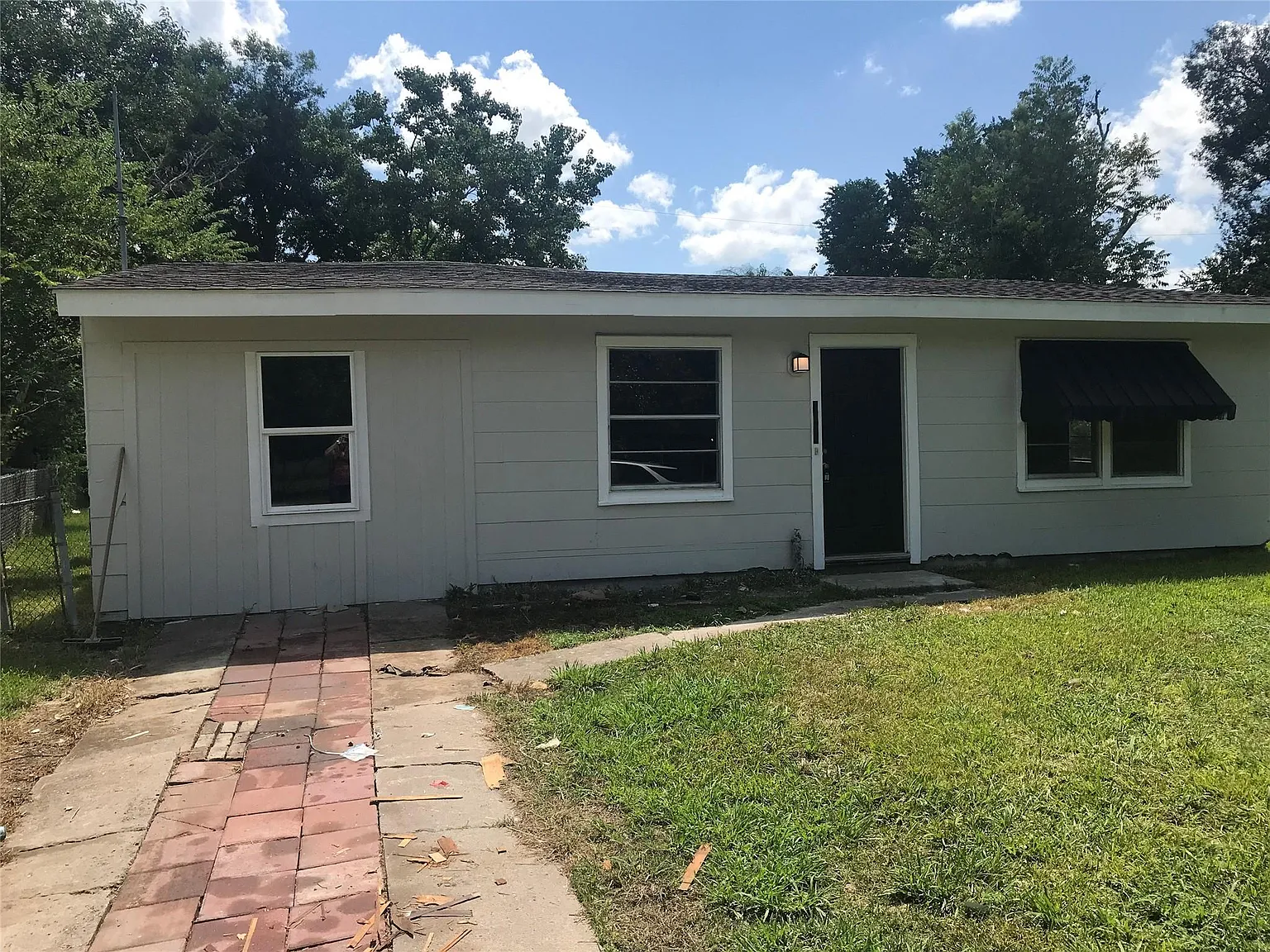 4 bed, 2.0 bath, 1000 sqft, $1,500 — Photo 1