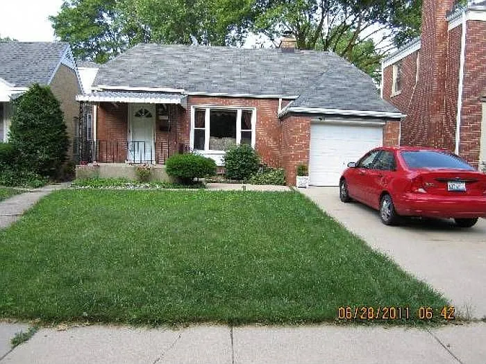 905 Margret St photo 1
