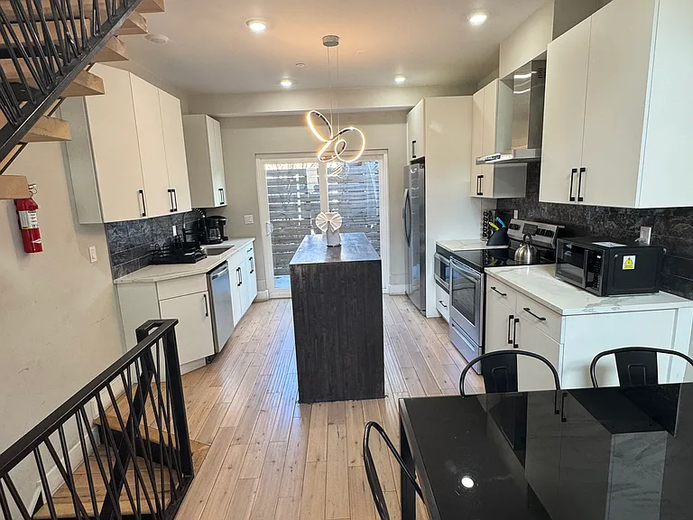 2527 Annin St — Photo 7