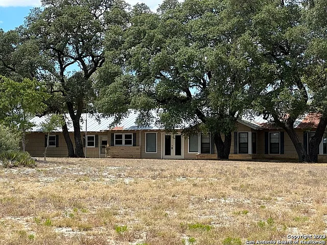 2 bed, 2.0 bath, 1550 sqft, $2,080 — Photo 2