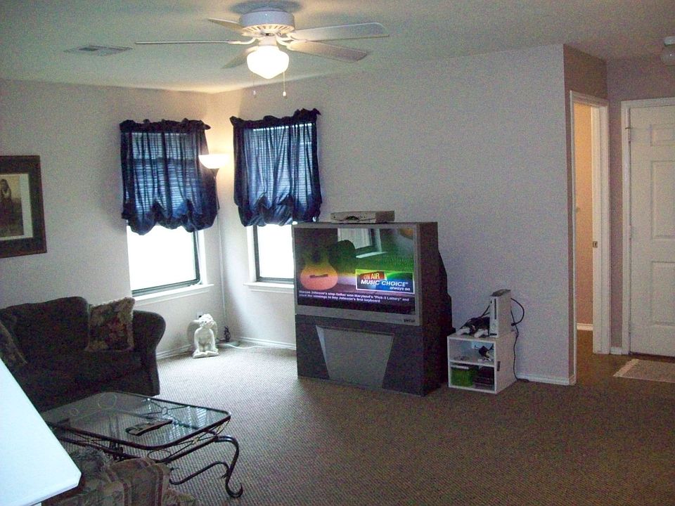 2nd image of 304 Codero