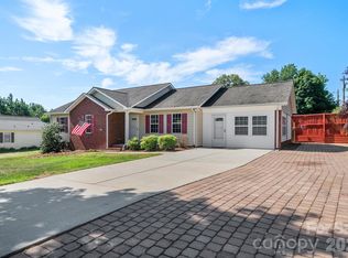114 Glenwood Valley Dr, Harmony, NC 28634
