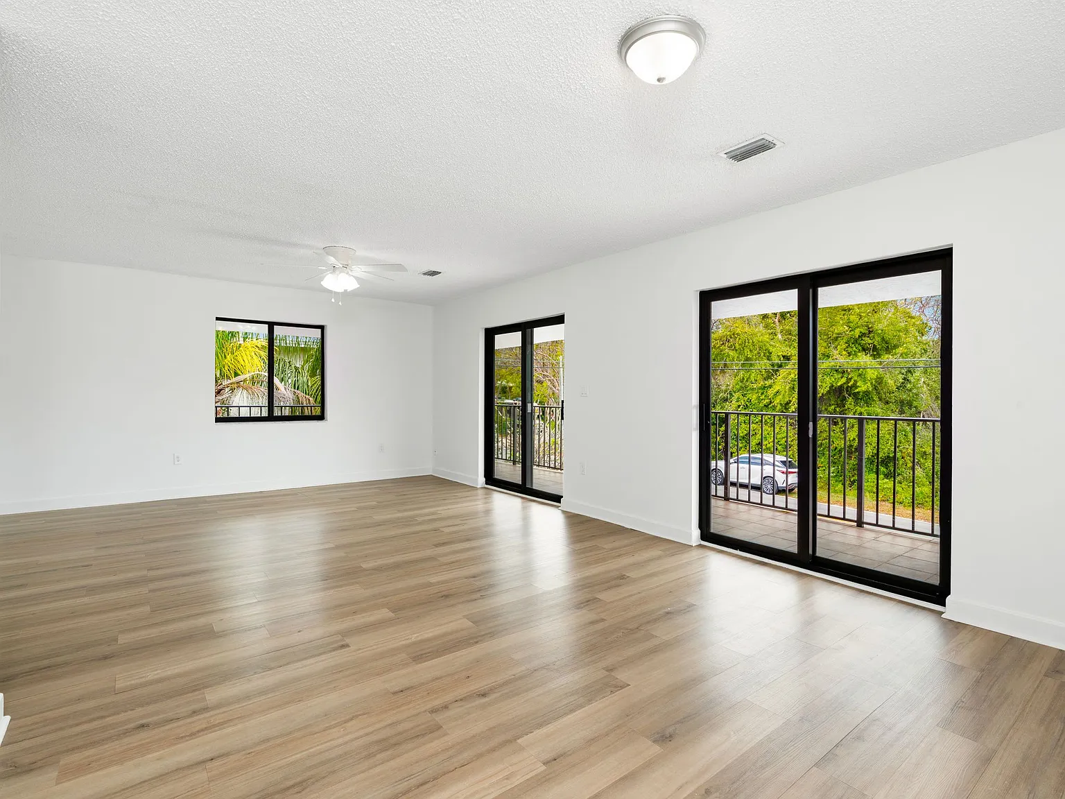 3 bed, 1344 sqft, $3,750 — Photo 3